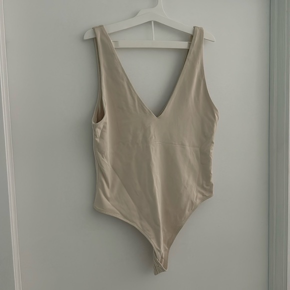 Aritzia Babaton Vanilla V-Neck Bodysuit - Picture 2 of 2